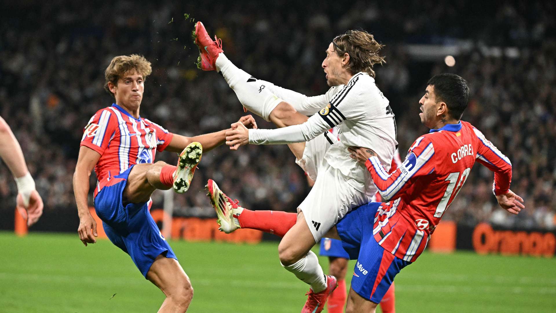 2024歐洲杯官方用球將使用內置芯片 確保更精確捕捉手球和越位.