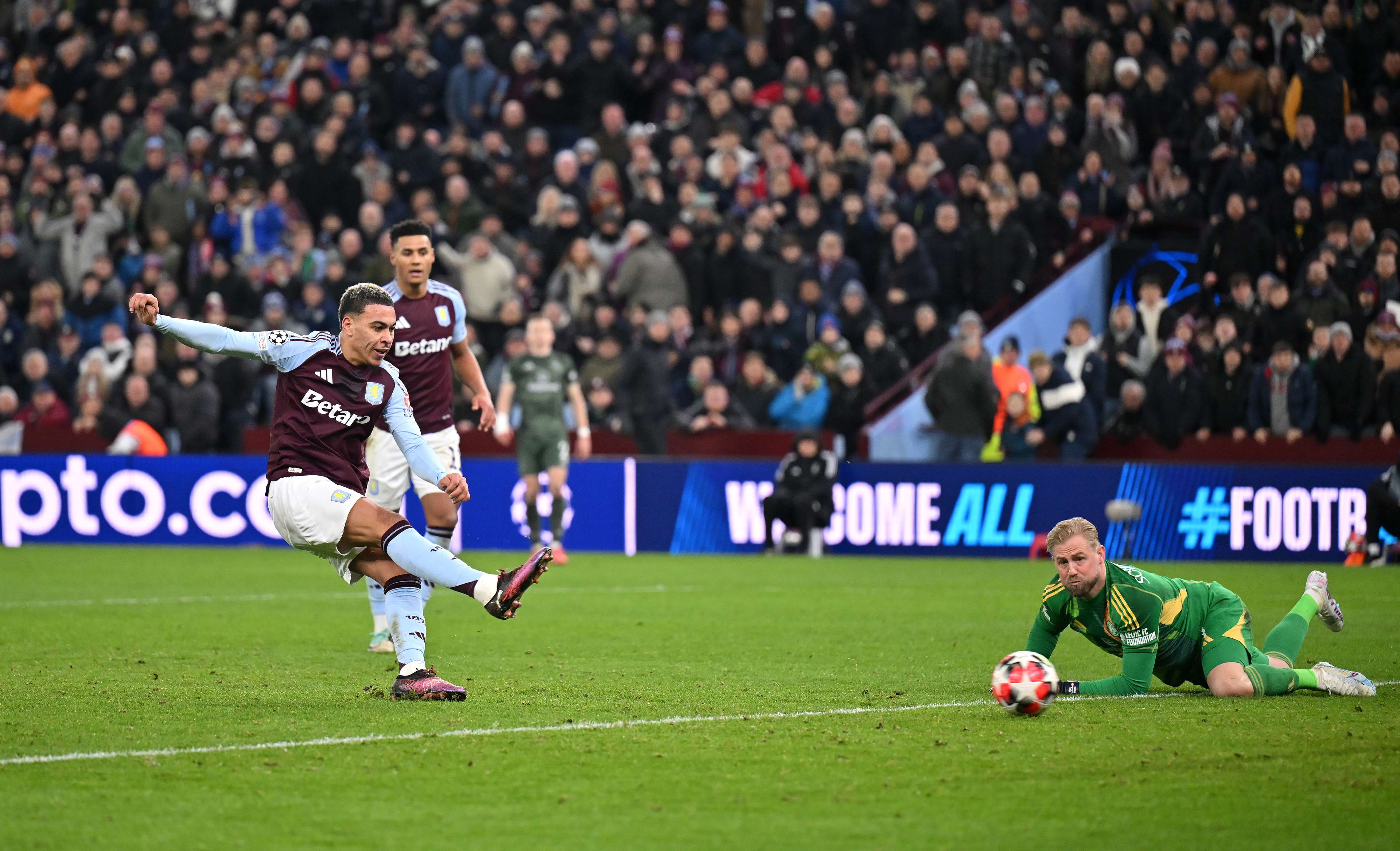 她渴望出现 她渴望出现